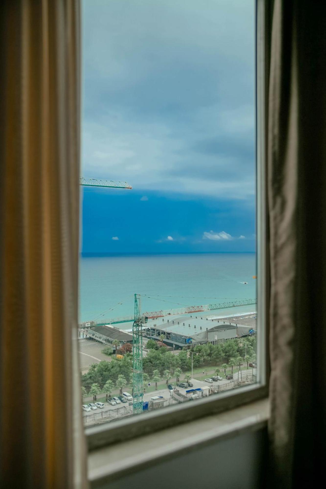 Royal Medis Hotel Batumi Exterior foto